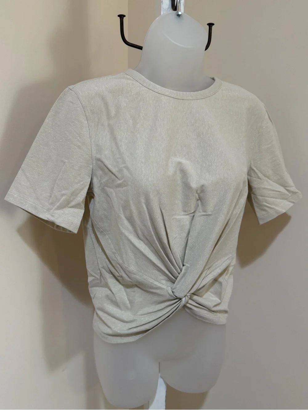 NWOT LULULEMON CRESCENT TEE TWIST FRONT WAIST LENGTH TOP IN BONE SHIMMER SIZE 4